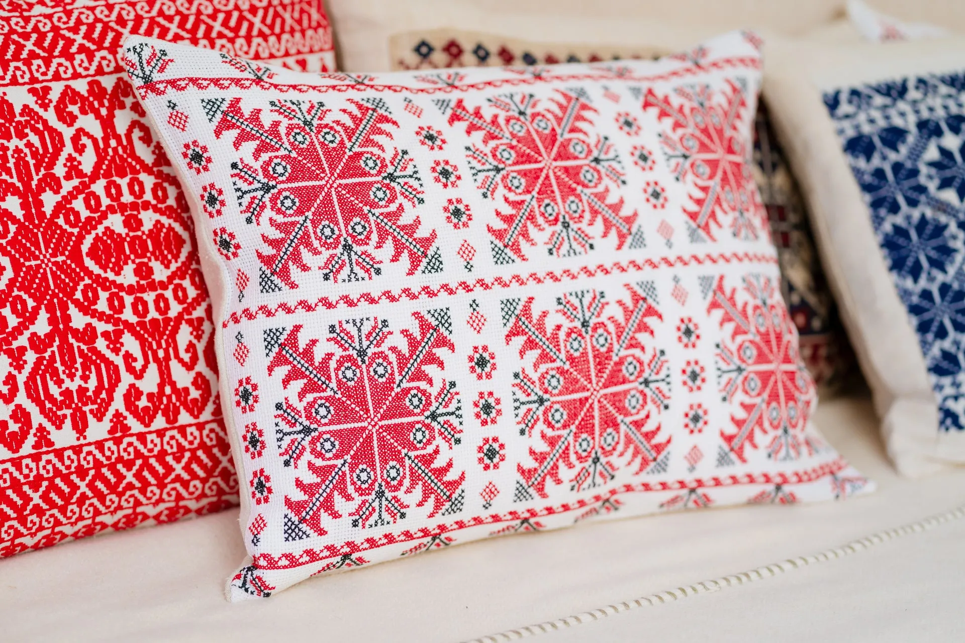 Pillow: Embroidered handwoven antique Hungarian hemp - P504