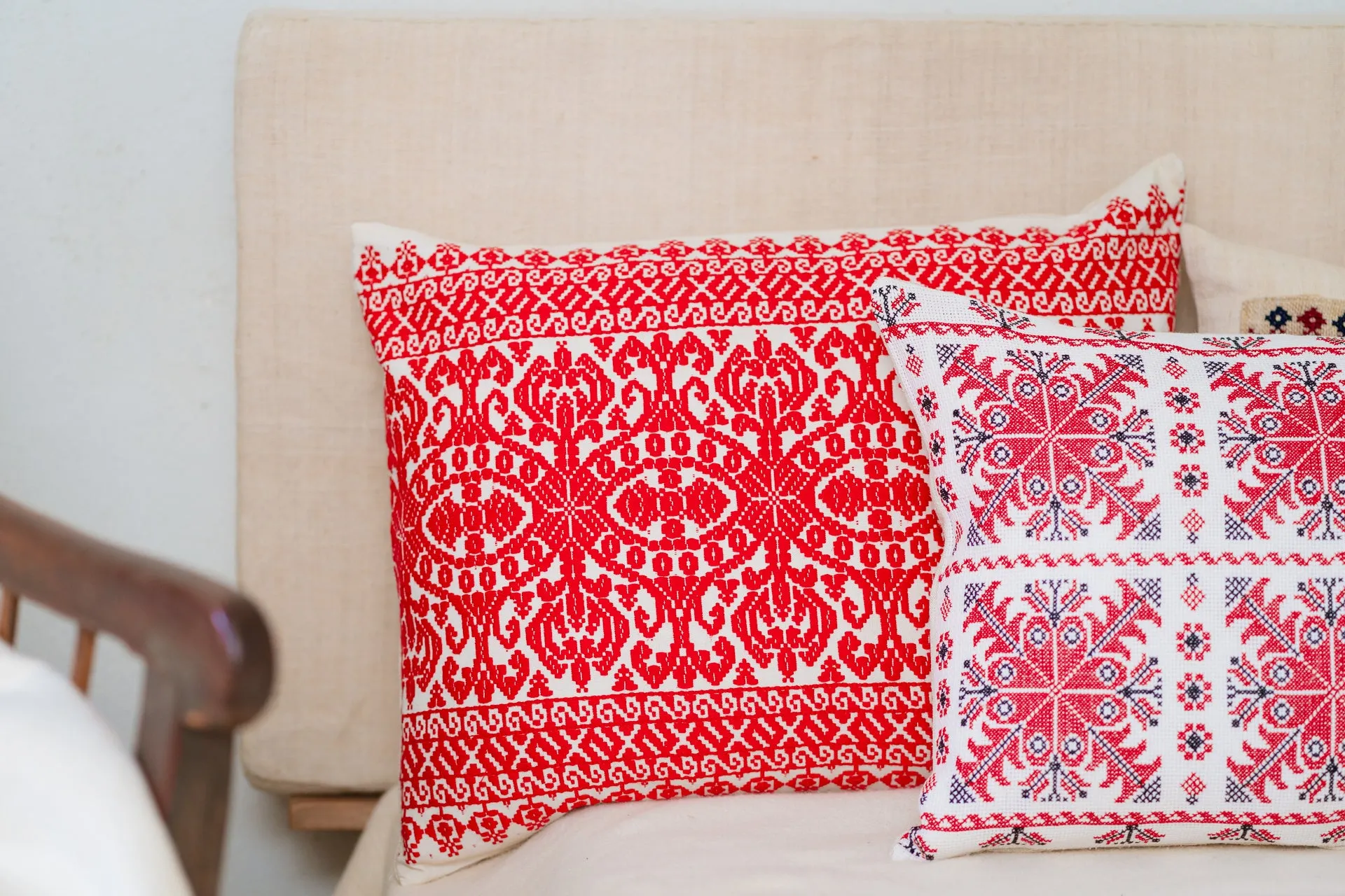 Pillow: Embroidered handwoven antique Hungarian hemp - P504